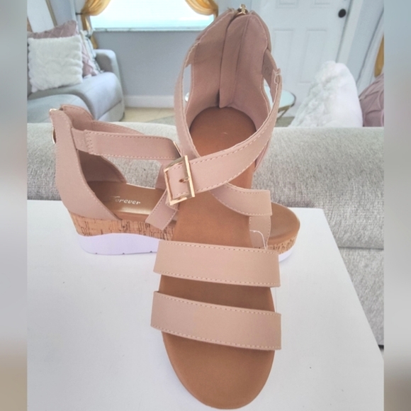 Class 20 Women's Forever Double Band Buckle Platform Sandals Size 8 1/2 New - Picture 5 of 7